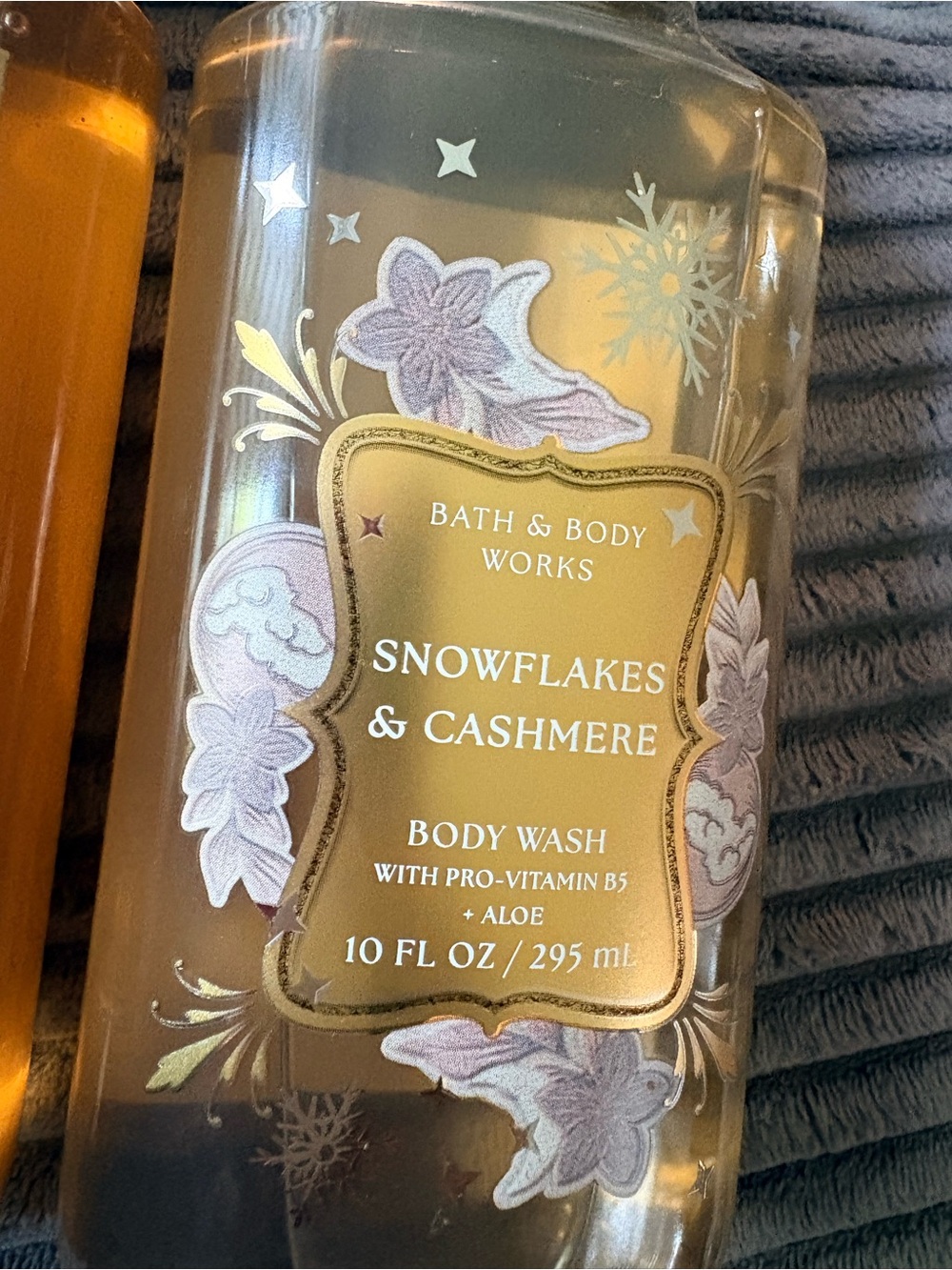 Bath & Body Works Frosted Coconut Snowball & snowflakes & Cashmere BODY WASH - Picture 3 of 6